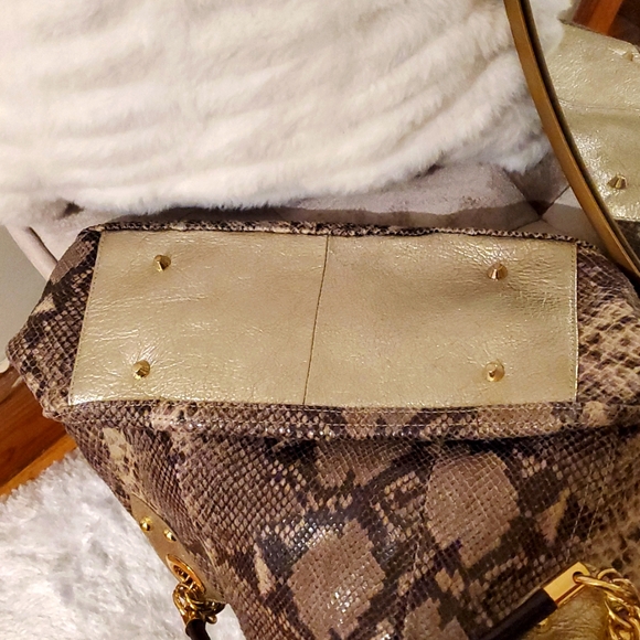 Cynthia Rowley Elegant Soft Snake Print Handbag - Picture 6 of 8